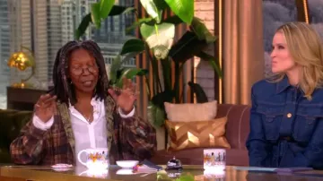 Robe R13 Réversible Jumbo portée par Whoopi Goldberg telle que vue dans The View le 28 janvier 2026