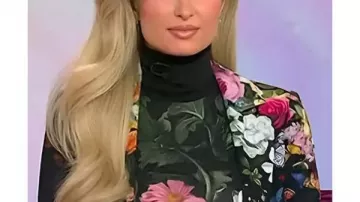 Costume papillon à motifs floraux Paris Hilton Show 2026