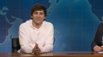 Pull à capuche vieilli pour hommes Marni porté par Marcello Hernandez, vu dans Saturday Night Live (S51E11)
