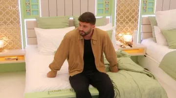 Polo Ralph Lauren Vintage Y2K Cotton Corduroy Chore Barn Farm Jacket worn by Ciaran Davies as seen in Love Island: All Stars (S03E09)