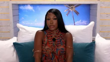 Robe longue Ego à col montant et découpe au niveau de la poitrine portée par Leanne Amaning dans l'émission Love Island : All Stars (S03E13)