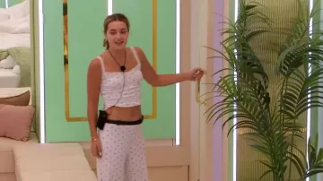 Ensemble pyjama 2 pièces sans manches en dentelle Cami court Crop Up pour femmes Soliloquy porté par Lucinda Strafford tel que vu dans Love Island : All Stars (S03E13)