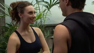 Soutien-gorge Ella Airweight Splits59 en Indigo / Rouge Pirate porté par Melissa Dylan (Sydney Bullock) tel que vu dans The Bold and the Beautiful le 20 janvier 2026