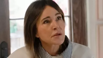 Shrinking S03 Christa Miller Raison D’etre Sweatshirt of Liz (Christa Miller) in Shrinking