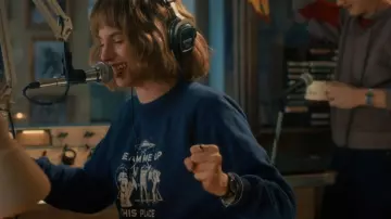 Sweatshirt de Robin Buckley (Maya Hawke) dans Stranger Things (S05E01)