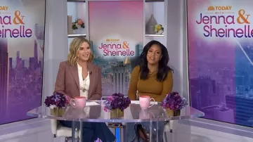 Camisa polo de punto acanalado de Zimmermann usada por Jenna Bush Hager vista en Today with Jenna & Sheinelle el 30 de enero de 2026