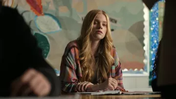 Chemise à boutons Anthropologie Pilcro à manches longues à carreaux Madras et oversize portée par Flora (Leven Miranda) comme on le voit dans It’s Not Like That (S01E02)