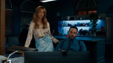 L’Agence Dani Blouse in Multi Western Paisley worn by Morgan Gillory (Kaitlin Olson) as seen in High Potential (S02E11)