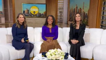Jersey polo de lana Tory Burch llevado por Robin Roberts tal como se ve en Good Morning America el 28 de enero de 2026