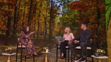 Farm Rio Artsy Surreal Long Sleeve Floral Jersey Dress worn by Kelly Ripa as seen in LIVE with Kelly and Mark on February 2, 2026