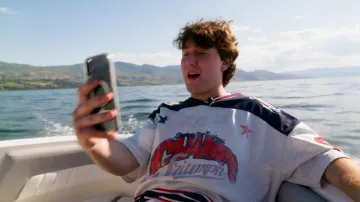 Haut Zara Champs Jersey porté par Ethan Maynard tel qu’on le voit à Canada Shore (S01E01)