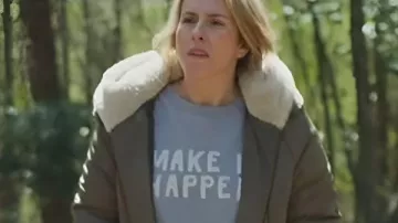 Home Town S10 Erin Napier Make It Happen Sweat gris porté par (Erin Napier) dans sa ville natale (S09)