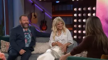 A.W.A.K.E. Falda de abertura Mode llevada por Arden Myrin vista en The Kelly Clarkson Show el 2 de febrero de 2026