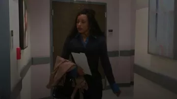 Et Ochs Ryder Colorblocked Cotton Trench Coat worn by Naomi Hamilton (Arielle Prepetit) as seen in Beyond the Gates (S02E17)