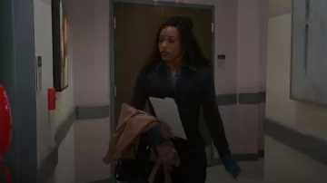 Fille préférée Le gilet rayé préféré porté par Naomi Hamilton (Arielle Prepetit) tel que vu dans Beyond the Gates (S02E17)