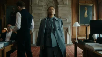 Trench-coat ceinture Hugo Boss porté par Harper Stern (Myha’la Herrold) tel que vu dans Industry (S04E01)