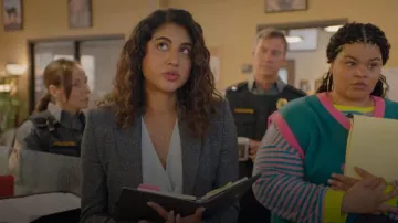 Blazer Boss Tweed One Button porté par Emily Price (Vella Lovell) tel que vu dans Animal Control (S04E01)