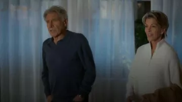 Sweater Cachemire demi-fermeture de Jenni Kayne porté par Julie (Wendie Malick) tel que vu dans Shrinking (S03E02)