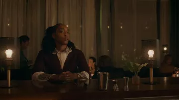 Cardigan ajusté à col en V de Chloe porté par Faith Mitchell (Iantha Richardson) tel que vu dans Will Trent (S04E05)