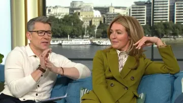 Reiss Priya Twill Double-Breasted Blazer worn by Cat Deeley as seen in This Morning on January 2026