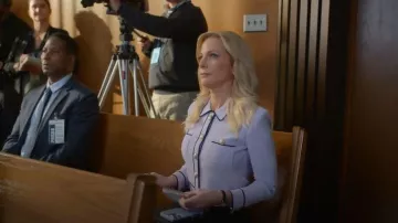 L'agence Neo Cardigan worn by Carol Dubois (Heather Mazur) as seen in The Lincoln Lawyer(S04E03)