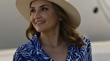 Caught by Love Rachael Leigh Blue Shirt worn by (Rachael Leigh Cook) as seen in Caught by Love