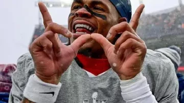 Maillot du championnat AFC des Patriots en gris dans le match New England Patriots vs Denver Broncos | Championnat AFC de la saison NFL 2025