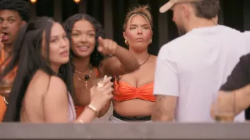 Melani le haut Amiya Label porté par Emmy Sharpe tel qu’on le voit à Canada Shore (S01E04)