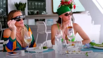 Gafas de sol con el logotipo CC entrelazado de Chanel 2020, usadas por Bronwyn Newport en "Debajo de la cubierta en Australia" (temporada 4, episodio 1)
