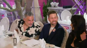 Chemise de resort en coton H&M Regular Fit portée par Reza Farahan telle que vue dans The Valley : Persian Style (S01E04)