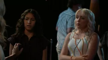 Débardeur Akira Crazy For You porté par Claire Leslie comme on le voit dans It’s Not Like That (S01E04)