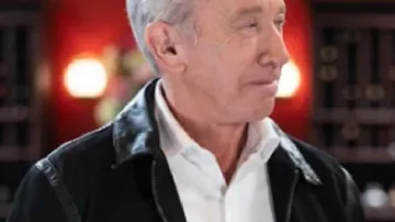 Shifting Gears S02 Tim Allen Black Suede Jacket worn by Matt Parker (Tim Allen) as seen in Shifting Gears (S02E03)