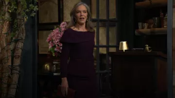 La robe Fold London Palmerston Sculpt Stretch Crepe en bordeaux portée par Diane Jenkins (Susan Walters) telle que vue dans The Young and the Restless le 4 février 2026