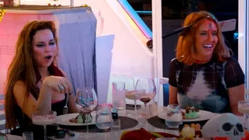 Robe courte Jean Paul Gaultier Squeletor portée par Whitney Rose dans Below Deck Down Under (S04E02)