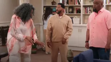 Tunique Donna Karan New York Brushstroke Burnout portée par Jewell (Janet Hubert) dans l'épisode 7 de la saison 5 de The Ms. Pat Show.