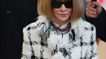 Anna Wintour PFW 2026 Tweed Coat in Anna Wintour attending Tory Burch Spring 2026 NYFW #annawintour #vogue #nyfw #toryburch