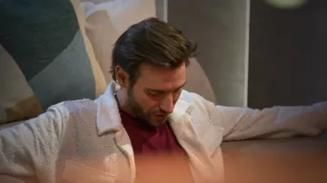 Pacsun Cream Connell Sleeve Long Camp Shirt porté par Steven Sunday tel que vu dans Love Is Blind (S10E01)