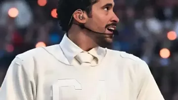 Mauvais Lapin Shirt Super Bowl 64 dans le spectacle de la mi-temps du Super Bowl Musique Bad Bunny’s Apple