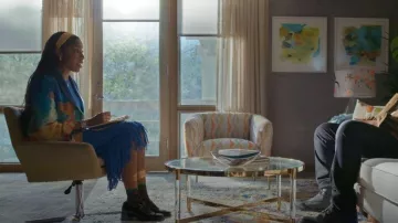 Hansel de Basel Jolly Sheer Crew porté par Gaby (Jessica Williams) tel que vu dans Shrinking (S03E03)