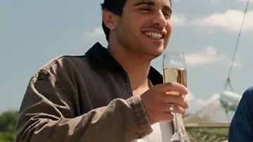 Veste marron Jake Cannavale 2026 F portée par Johnny (Jake Cannavale) telle que vue dans la Saint-Valentin F