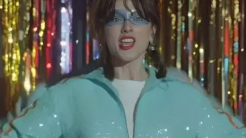 Survêtement à sequins Opalite de Taylor Swift dans Taylor Swift - Opalite (Clip officiel)