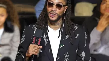 Blazer de la cérémonie de retraite de Derrick Rose dans la cérémonie de retraite complète du maillot des Bulls de Derrick Rose ????