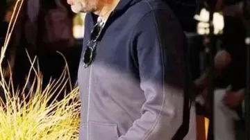 Veste à capuche de Crime 101 Mark Ruffalo portée par le détective Lou Lubesnick (Mark Ruffalo) dans Crime 101