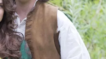 Chaleco de ante Tom Hardy de Cumbres Borrascosas que lleva Heathcliff (Tom Hardy) en Cumbres Borrascosas