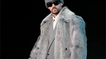 Mauvais Lapin du spectacle de mi-temps du Super Bowl LX Manteau de fourrure