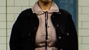 Veste en jean portée par Maya (Madelaine Petsch) dans The Strangers : Chapitre 3