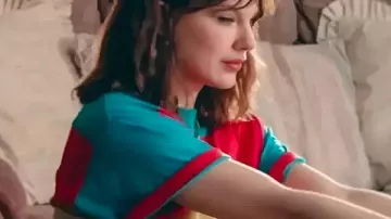 Polo rayé Taylor Swift Opalite Colorblock en Taylor Swift - Opalite (Clip officiel)