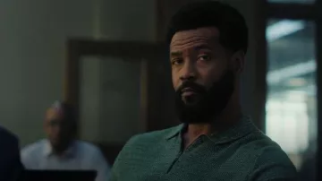 Pull polo texturé à fermeture éclair quarte de Ted Baker Blossam porté par Bobby Trey (Johnny Gill) tel que vu dans Cross (S02E01)