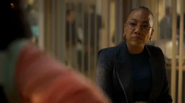 Blazer crossover Smythe porté par Amanda Wagner (Sonja Sohn) tel que vu dans Will Trent (S04E06)