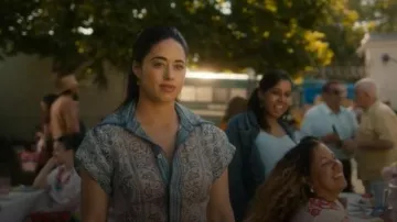Chemise Zimmermann Matchmaker imprimée en lin et soie mélangée portée par (Jeanine Mason) telle que vue dans Cross (S02E03)